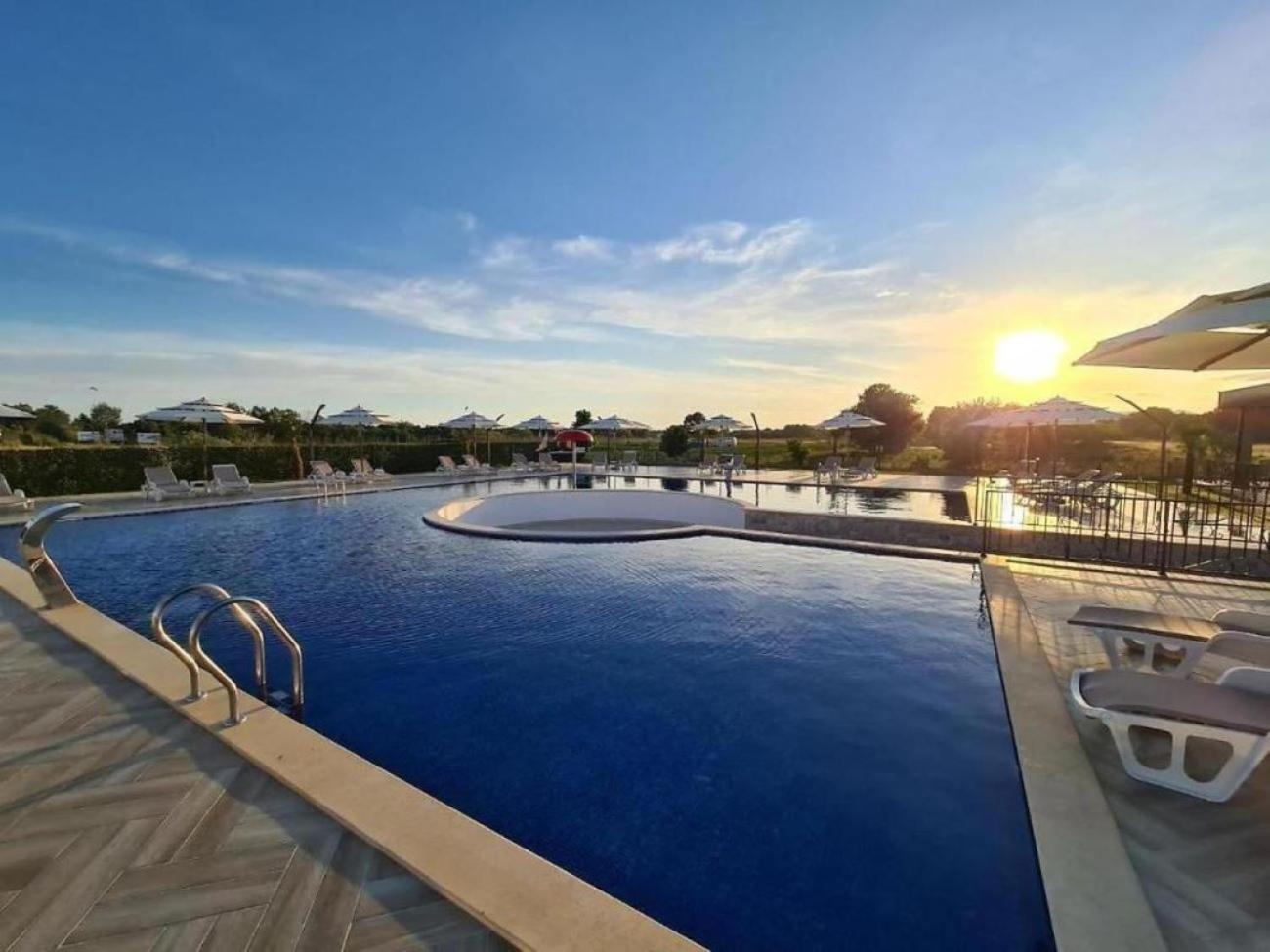 Imperial Family Resort Ulcinj Exterior photo